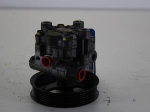 Used Power steering pump Toyota Corolla (EB/ZZ/WZ/CD) 1.4 16V VVT-i Price € 25,00 Margin scheme offered by Gebr Opdam B.V.