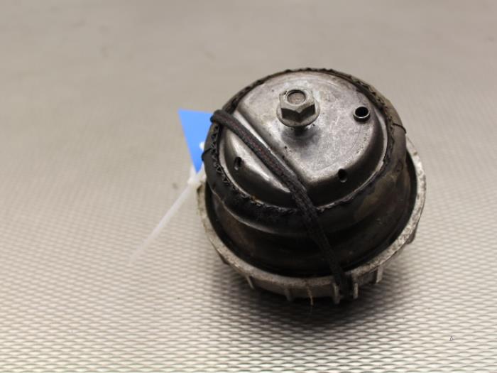 Used Engine mount Mercedes Vito (639.6) 2.2 113 CDI 16V Euro 5 Price € 34,00 Margin scheme offered by Gebr Opdam B.V.