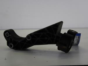 Used Gearbox mount Lada Kalina (1118) 1.6 Price on request offered by Gebr Opdam B.V.