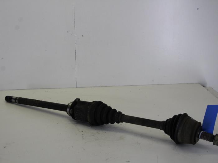 Gebrauchte Antriebswelle rechts vorne Fiat Stilo (192A/B) 2.4 20V Abarth 3-Drs. Preis € 42,00 Margenregelung angeboten von Gebr Opdam B.V.