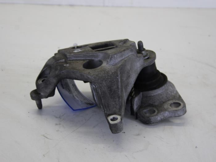 Used Engine mount Renault Kangoo Express (FC) 1.5 dCi 60 Price € 17,00 Margin scheme offered by Gebr Opdam B.V.