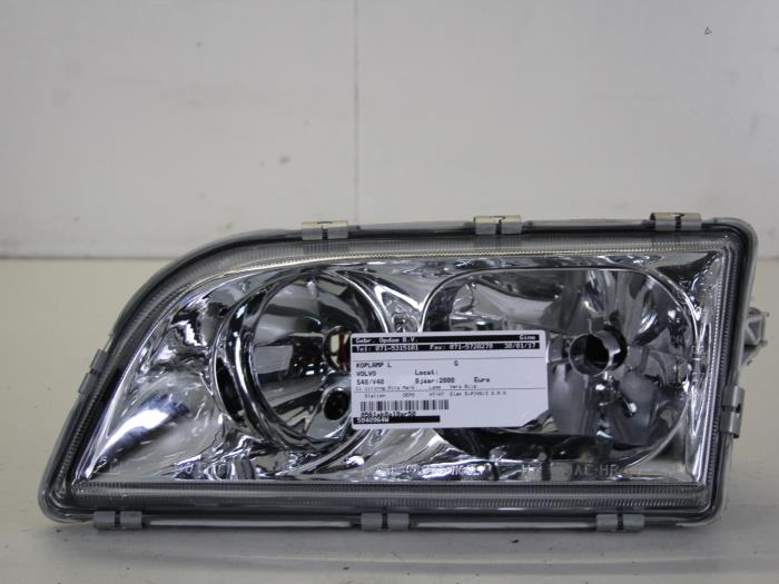 Używane Reflektor lewy Volvo S40/V40 Cena € 34,00 Procedura marży oferowane przez Gebr Opdam B.V.