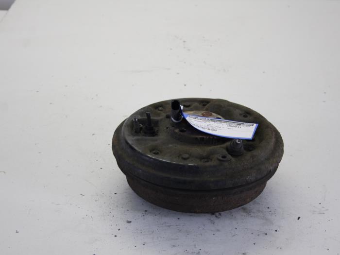 Rear brake drum from a Volkswagen Polo IV (9N1/2/3) 1.4 TDI 70 2008