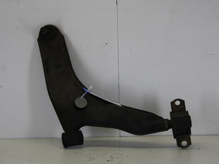 Front lower wishbone, right from a Volvo S40 (VS) 1.8 16V 2000