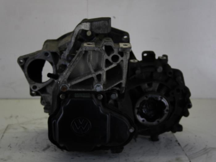 Gearbox from a Volkswagen Golf IV (1J1) 2.0 1999