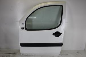 Gebrauchte Tür 2-türig links Fiat Doblo Cargo (223) 1.9 JTD Preis € 100,00 Margenregelung angeboten von Gebr Opdam B.V.