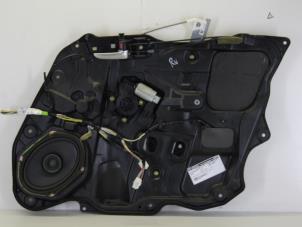 Używane Mechanizm szyby prawej przedniej wersja 4-drzwiowa Mazda 3 Sport (BK14) 2.0i 16V Cena na żądanie oferowane przez Gebr Opdam B.V.