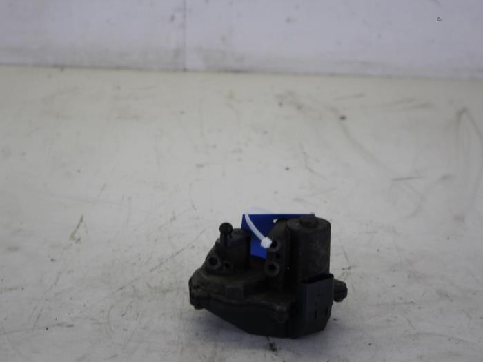 Begagnade Vortexventilmotor Volkswagen Golf V (1K1) 2.0 TFSI GTI 16V Pris € 42,00 Marginaltabell erbjuds av Gebr Opdam B.V.