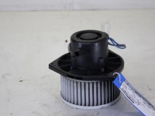 Usados Motor de ventilador de calefactor Nissan Primera Estate (WP11) 1.8 16V Precio € 25,00 Norma de margen ofrecido por Gebr Opdam B.V.