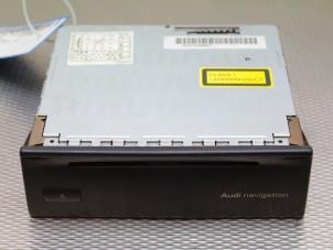 Używane Modul nawigacji Audi A4 Quattro (B7) 2.0 TFSI 20V Cena € 100,00 Procedura marży oferowane przez Gebr Opdam B.V.