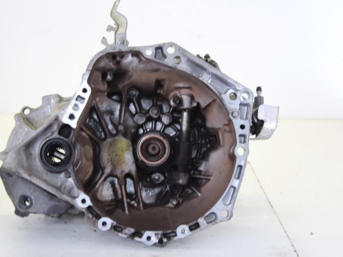 Gearbox from a Toyota Yaris (P1) 1.0 16V VVT-i 2005