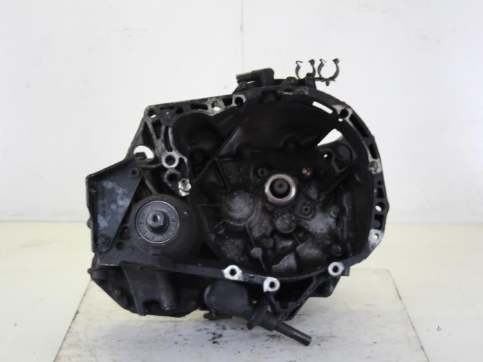 Usagé Boîte de vitesse Renault Clio II Societe (SB) 1.5 dCi 80 Prix € 128,00 Règlement à la marge proposé par Gebr Opdam B.V.