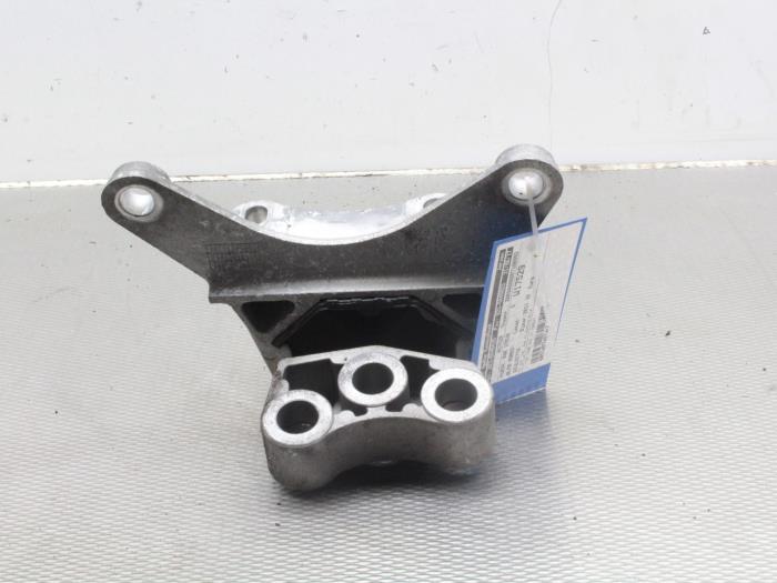 Used Engine mount Alfa Romeo Giulietta (940) 1.6 JTDm 16V Price € 30,00 Margin scheme offered by Gebr Opdam B.V.