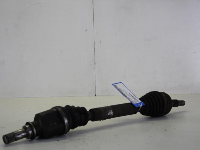 Gebrauchte Antriebswelle links vorne Renault Scénic II (JM) 1.5 dCi 100 Preis € 26,00 Margenregelung angeboten von Gebr Opdam B.V.