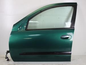 Używane Drzwi lewe przednie wersja 4-drzwiowa Nissan Almera (N16) 1.5 16V Cena € 70,00 Procedura marży oferowane przez Gebr Opdam B.V.