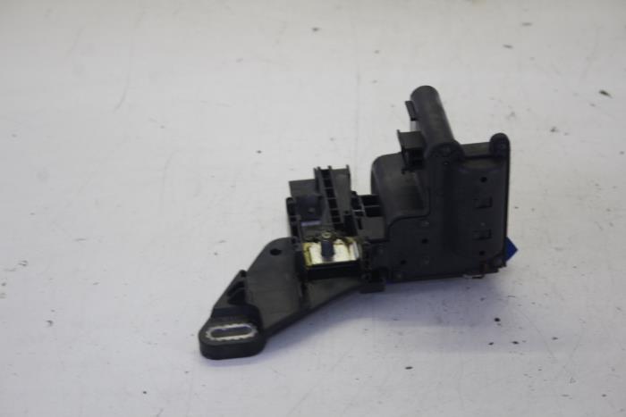 Gebrauchte Stromverteiler BMW 3 serie (F30) 320d 2.0 16V EfficientDynamicsEdition Preis € 35,00 Margenregelung angeboten von Gebr Opdam B.V.