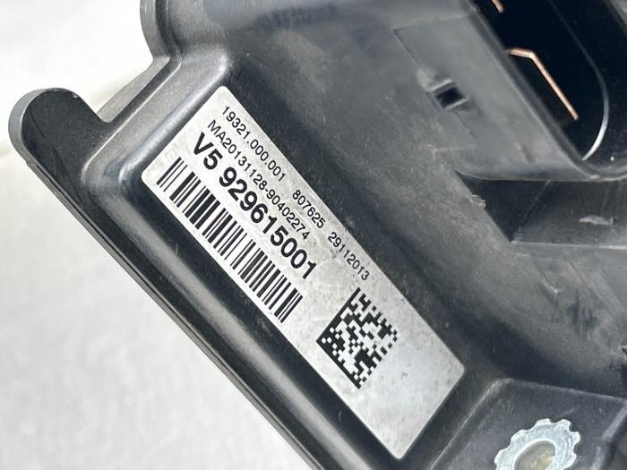 Stromverteiler van een BMW 3 serie (F30) 320d 2.0 16V EfficientDynamicsEdition 2014