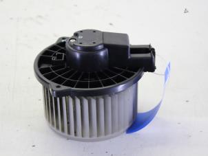 Usagé Moteur de ventilation chauffage Daihatsu Cuore (L251/271/276) 1.0 12V DVVT Prix € 30,00 Règlement à la marge proposé par Gebr Opdam B.V.