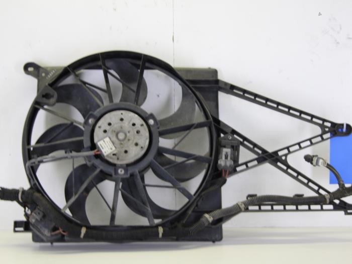 Radiator cooling fan