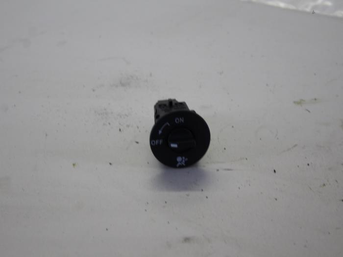 Airbag lock from a Renault Twingo II (CN) 1.2 16V 2012