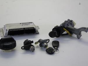 Used Set of cylinder locks (complete) Hyundai Matrix 1.6 16V Price € 125,00 Margin scheme offered by Gebr Opdam B.V.