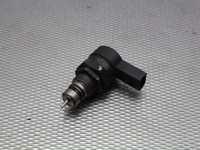 Fuel pressure regulator BMW 3Serie 0281002481 204D4
