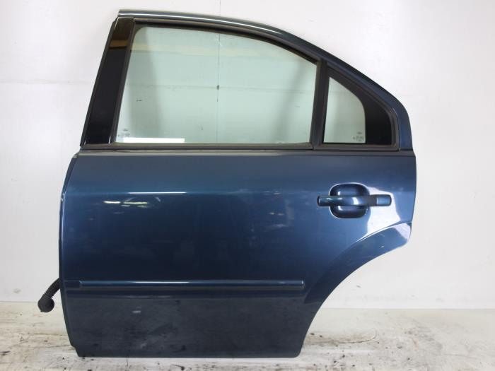 Drzwi lewe tylne wersja 4-drzwiowa z Ford Mondeo III 2.0 16V 2003