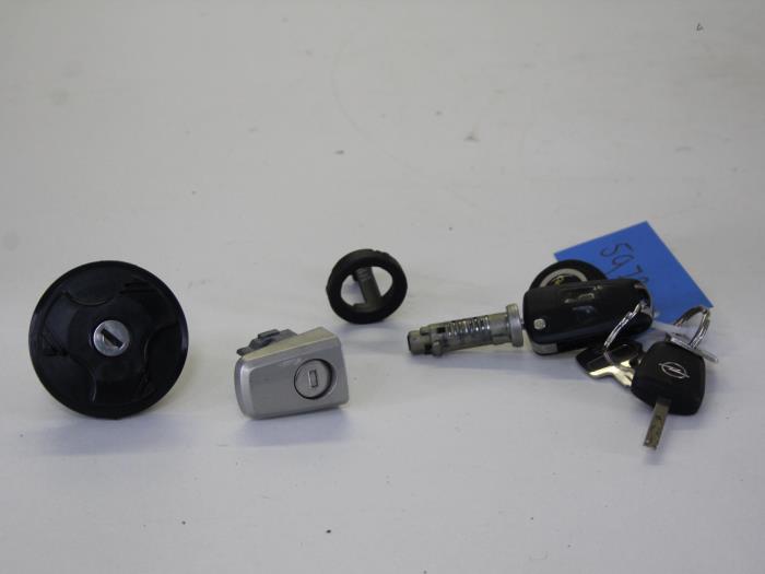 Set of cylinder locks (complete) from a Opel Astra H (L48) 1.6 16V Twinport 2006
