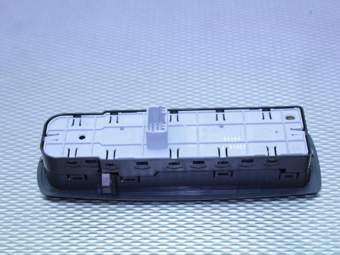Interruptor combinado de ventanillas de un Renault Megane III Grandtour (KZ) 1.5 dCi 110 2012