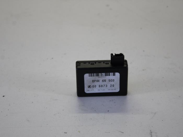 Begagnade Regnsensor Mazda 3 (BK12) 2.0i 16V Pris € 21,00 Marginaltabell erbjuds av Gebr Opdam B.V.