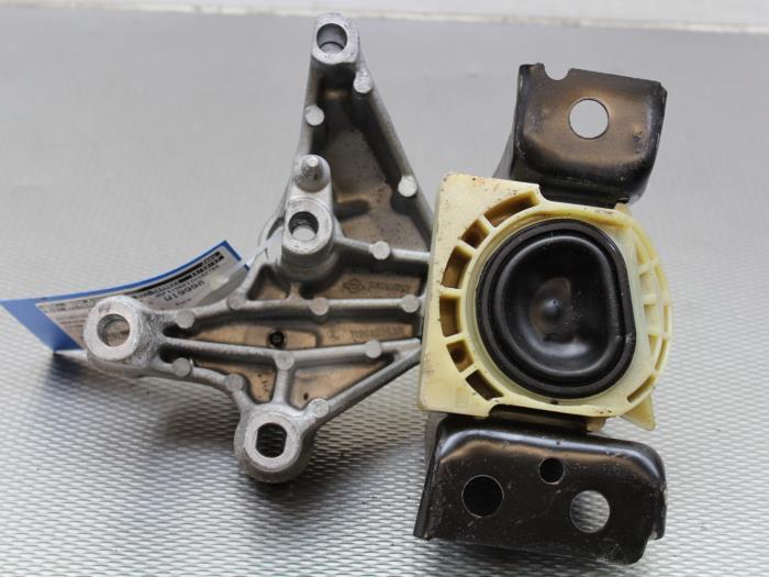 Engine mount from a Mercedes-Benz Citan (415.6) 1.5 108 CDI Euro 6 2016