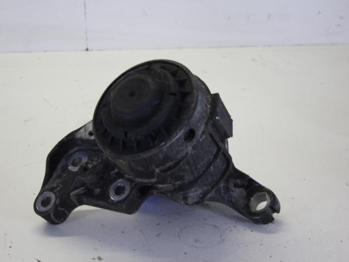 Used Engine mount Ford Mondeo Price on request offered by Gebr Opdam B.V.