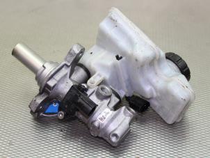 Used Master cylinder Skoda Octavia Combi (5EAC) 1.6 TDI Greenline 16V Price on request offered by Gebr Opdam B.V.