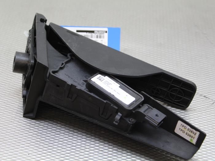 Accelerator pedal Volvo XC90 II 2.0 T8 16V Twin Engine AWD 31445780