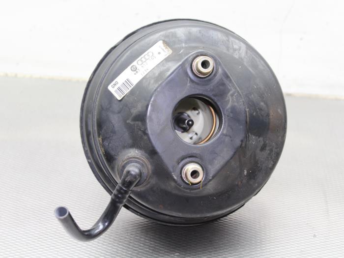 Usagé Servo frein Volkswagen Passat Variant (3B5) 2.3 VR5 Prix € 35,00 Règlement à la marge proposé par Gebr Opdam B.V.