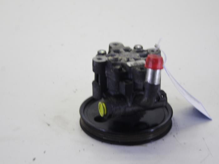 Power steering pump from a Chrysler Voyager/Grand Voyager (RG) 2.8 CRD 16V Autom. 2008