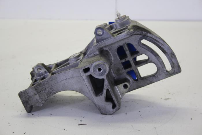 Usagé Support dynamo bas Chevrolet Aveo (250) 1.2 16V Prix € 64,00 Règlement à la marge proposé par Gebr Opdam B.V.