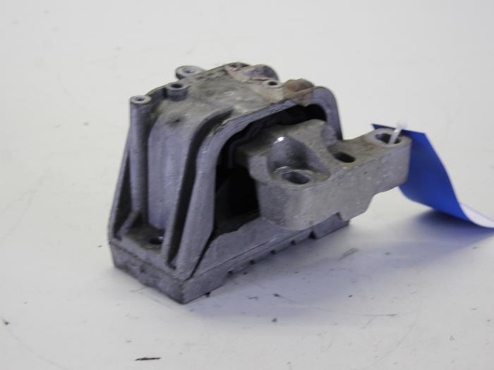 Usagé Support moteur Seat Leon (1P1) 2.0 FSI 16V Prix € 42,00 Règlement à la marge proposé par Gebr Opdam B.V.