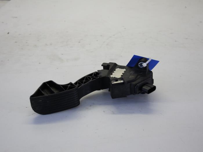 Begagnade Gaspedalsensor Peugeot 108 1.0 12V Pris på förfrågan erbjuds av Gebr Opdam B.V.