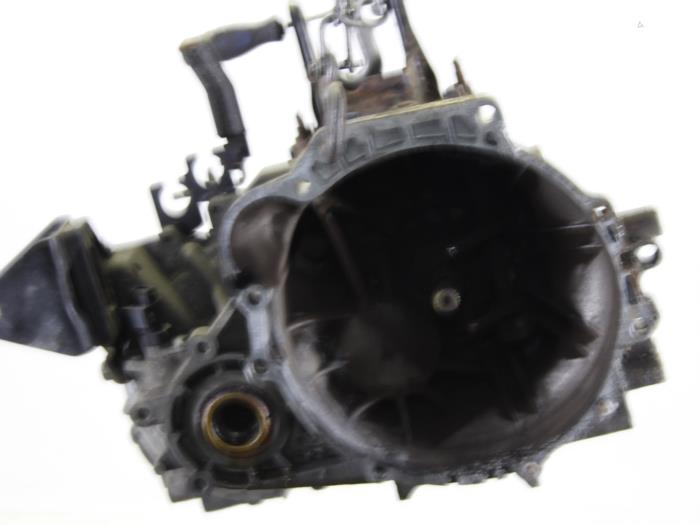 Gearbox from a Hyundai Trajet 2.0 CVVT 16V 2006