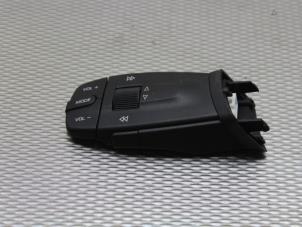 Usagé Commande radio volant Seat Ibiza IV (6J5) 1.2 TDI Ecomotive Prix sur demande proposé par Gebr Opdam B.V.