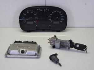 Usados Cilindro de juego de cerraduras (completo) Volkswagen Golf IV (1J1) 1.4 16V Precio de solicitud ofrecido por Gebr Opdam B.V.