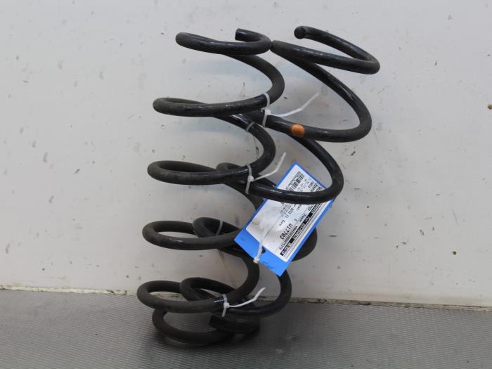 Rear coil spring from a Toyota Yaris III (P13) 1.5 16V Hybrid 2013
