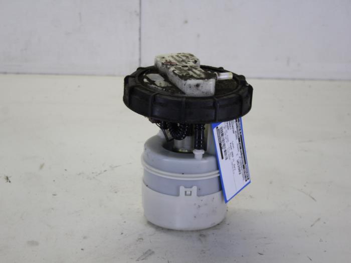 Begagnade Bensinpump Renault Twingo (C06) 1.2 16V Pris € 24,00 Marginaltabell erbjuds av Gebr Opdam B.V.