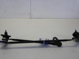 Used Wiper mechanism Kia Rio (DC22/24) 1.5 RS,LS 16V Price on request offered by Gebr Opdam B.V.