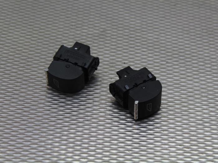 Usados Interruptor combinado de ventanillas Ford B-Max (JK8) 1.6 TDCi 95 Precio de solicitud ofrecido por Gebr Opdam B.V.