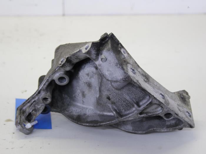 Used Engine mount Volkswagen Polo Price € 26,00 Margin scheme offered by Gebr Opdam B.V.