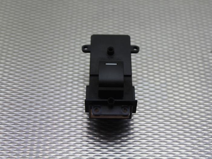 Usados Interruptor combinado de ventanillas Honda Insight (ZE2) 1.3 16V VTEC Precio € 17,00 Norma de margen ofrecido por Gebr Opdam B.V.