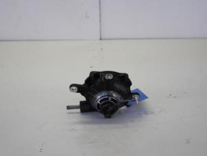 Used Vacuum pump (diesel) Lexus IS (E2) 220d 16V Price on request offered by Gebr Opdam B.V.