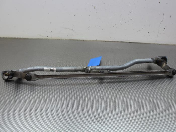 Wiper mechanism from a Volvo XC70 (BZ) 3.0 T6 24V AWD 2010